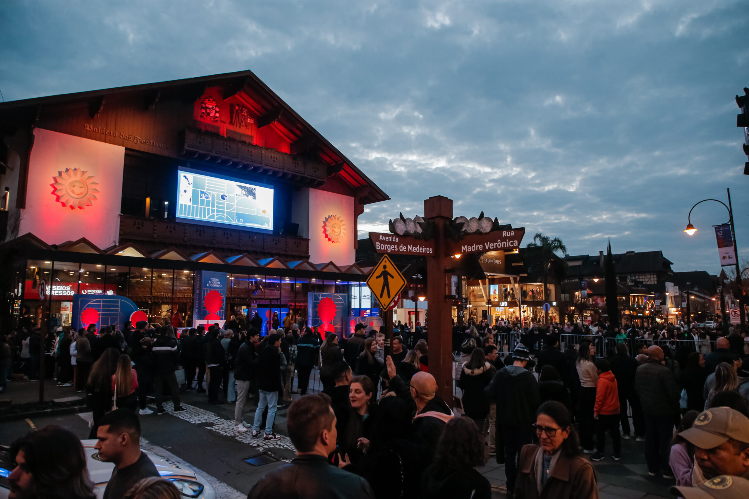 GRAMADOTUR LIBERA CENTRO DA CIDADE EM TEMPO RECORDE APÓS TÉRMINO DO FESTIVAL DE CINEMA
