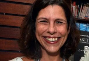 COM 40 ANOS DE CARREIRA RENATA ALMEIDA MAGALHÃES RECEBE TROFÉU EDUARDO ABELIN