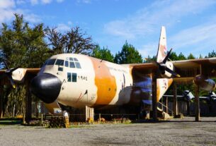AVIÃO HÉRCULES C-130 É O LOCAL DA NOVA LOJA TEMÁTICA DA FLORYBAL