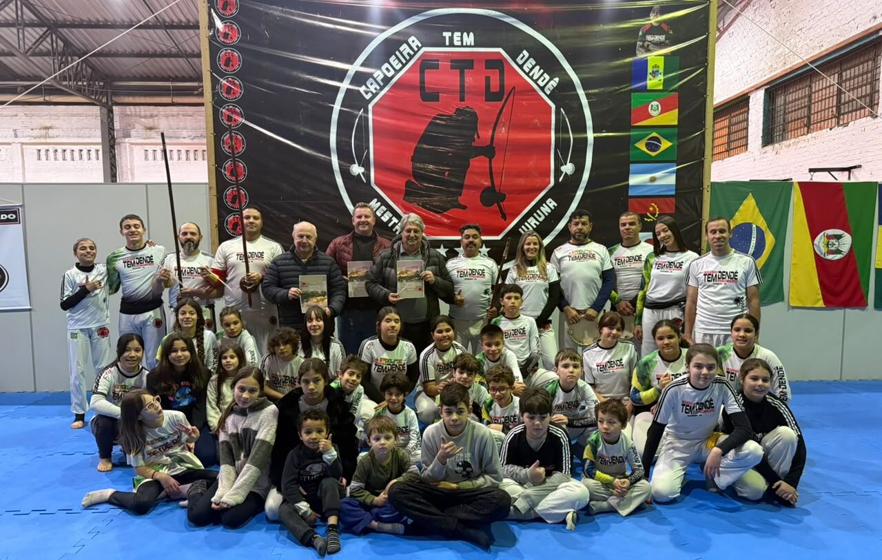 HOMENAGEM AOS ILUSTRES VISTITANTES NO PROJETO DE CAPOEIRA